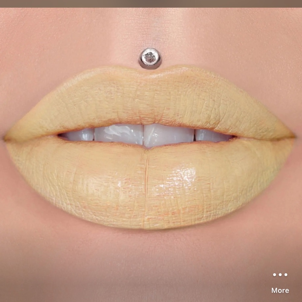 Jeffree Star Easter Sunday Velvet
Trap Lipstick